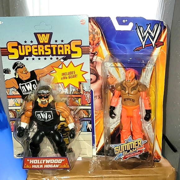 Lot of 2 WWE figures Hulk Hogan and Ray Mysterio - Picture 1 of 8